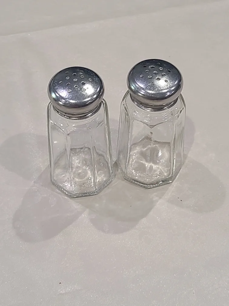 Salt and Pepper Shakers image indicator(3)