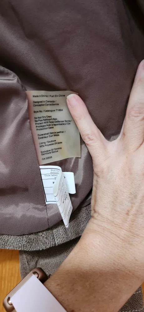 Danier Leather Ladies Jacket with Skincare Spray image indicator(4)