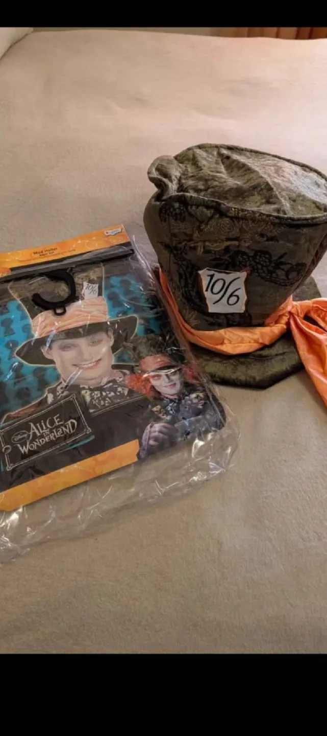 Alice in Wonderland Mad Hatter Costume thumbnail