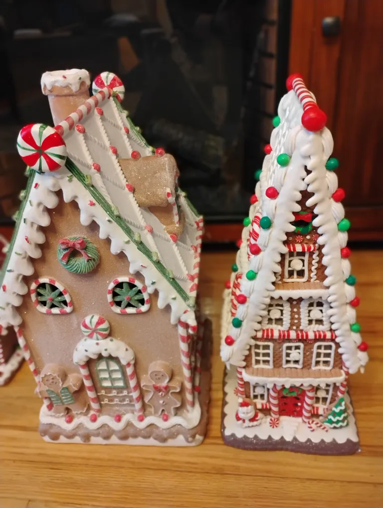 Gingerbread House Christmas Decor image indicator(3)