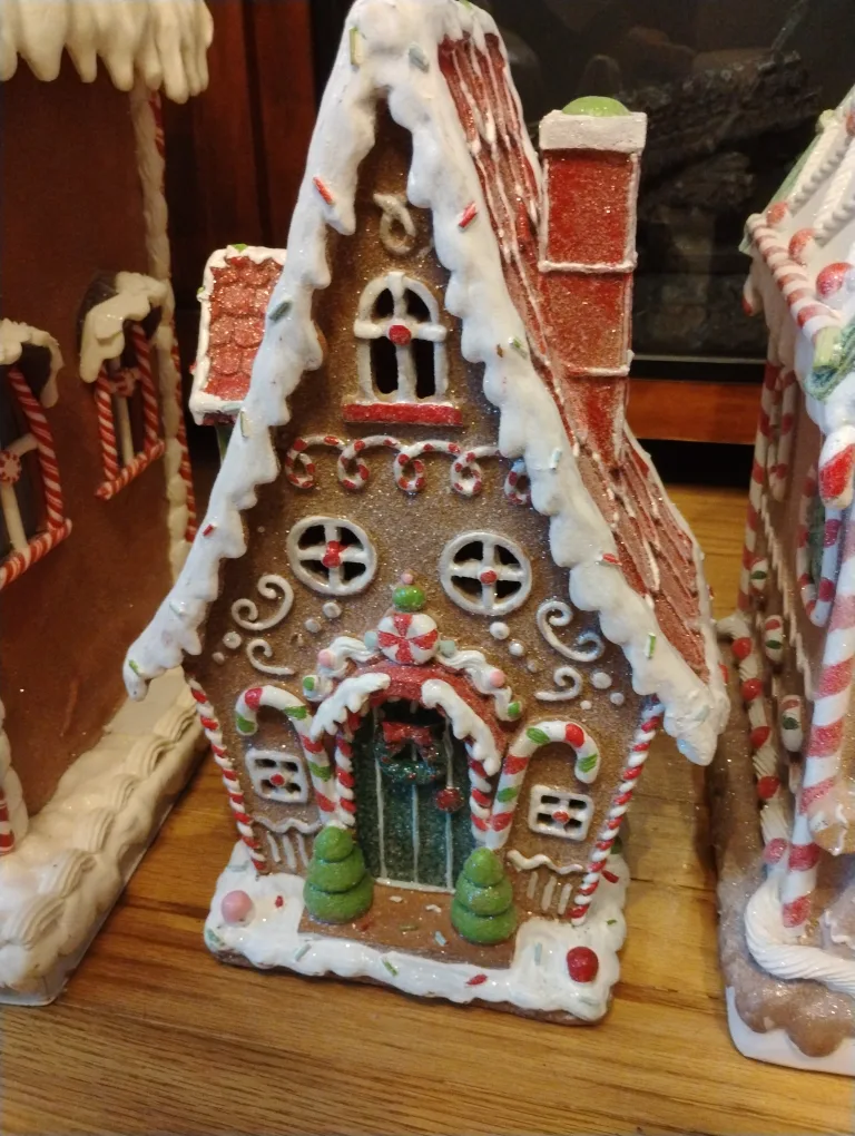Gingerbread House Christmas Decor image indicator(4)