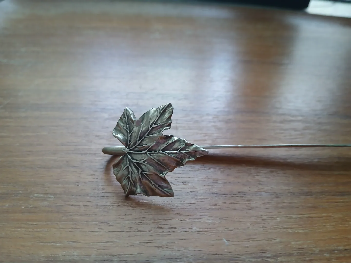 🥕Pewter Maple Leaf bookmark thumbnail