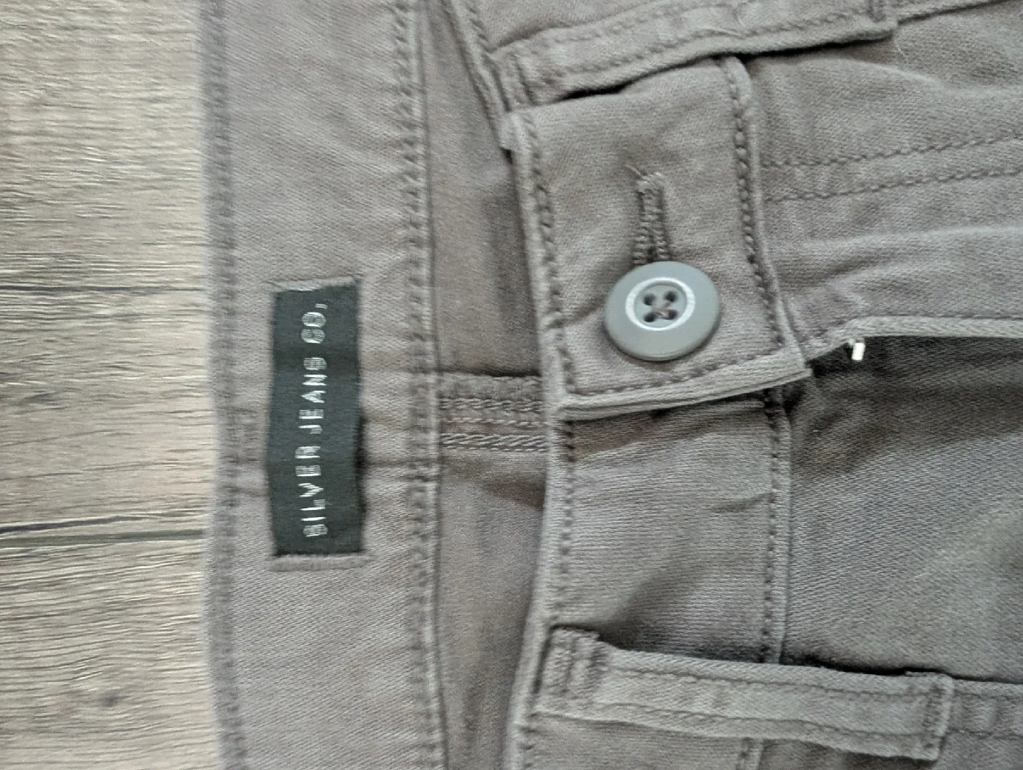 New Silver Jeans Co. Suki Cargo Straight Leg - 28/29 image indicator(4)