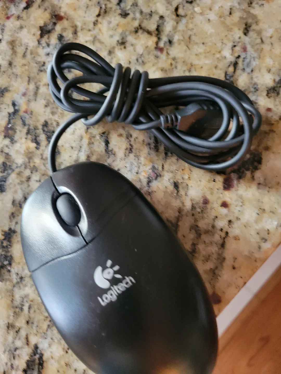 🥕Logitech Black Mouse thumbnail