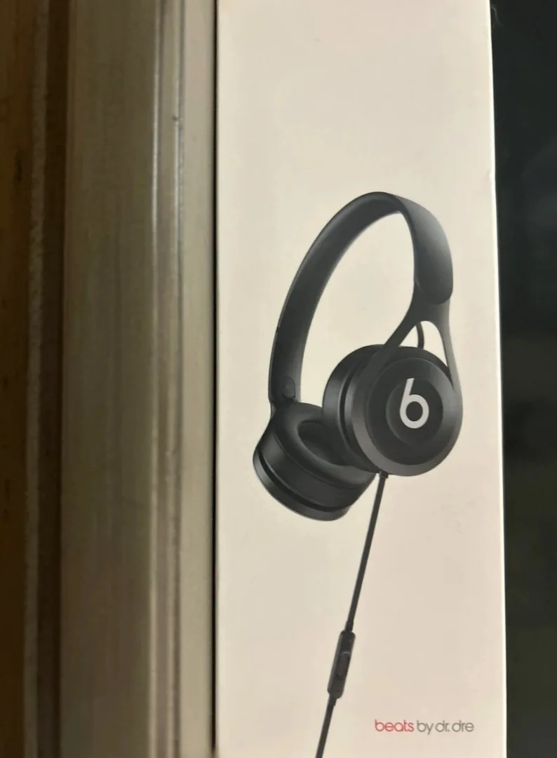 Beats EP Headphones - Black image indicator(2)
