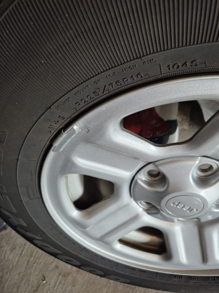 Jeep Wrangler Tire 225/75R16