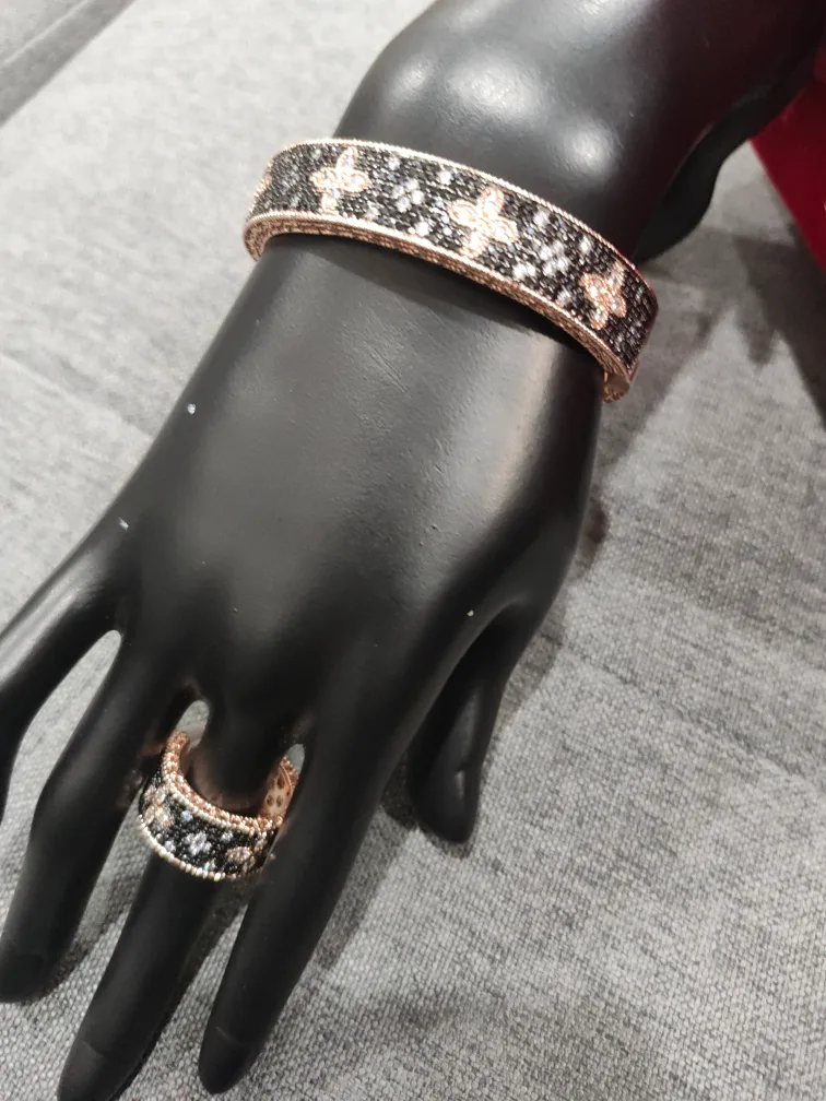 Rose Gold & Black Floral Bracelet image indicator(2)