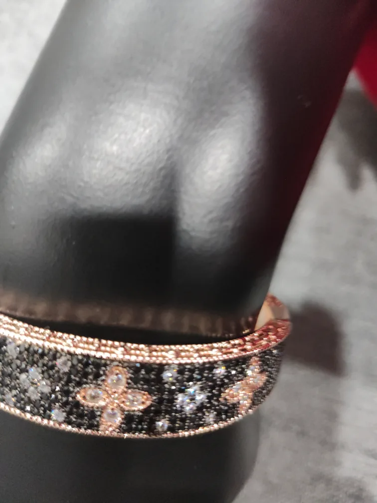 Rose Gold & Black Floral Bracelet image indicator(4)