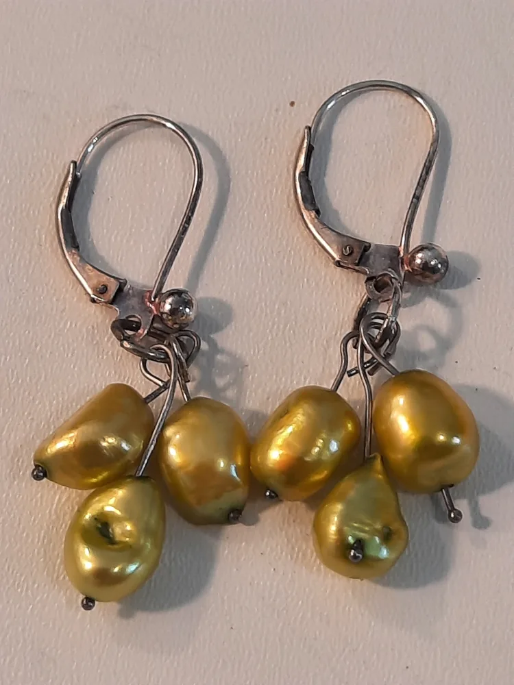 Golden Pearl Necklace & Sterling Silver (.925) Earrings Set image indicator(3)