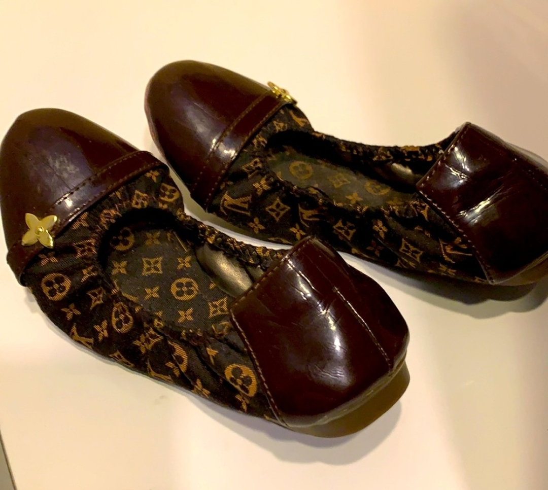 Louis Vuitton Flat Shoes - Size 6