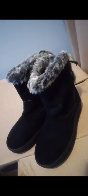 Black Winter Boots with Fur Trim thumbnail