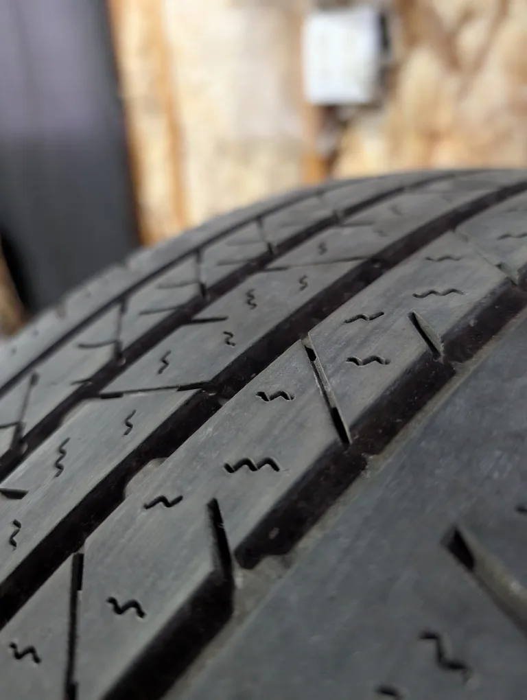 (4)-235/55R19 Continental Cross Contact All Season Tires image indicator(4)