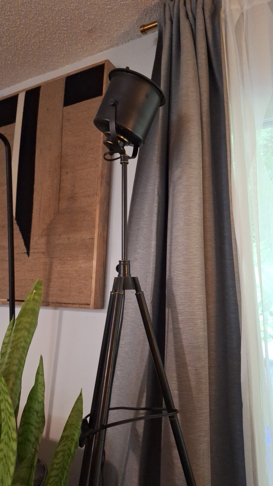 Tripod Floor Lamp adjustable