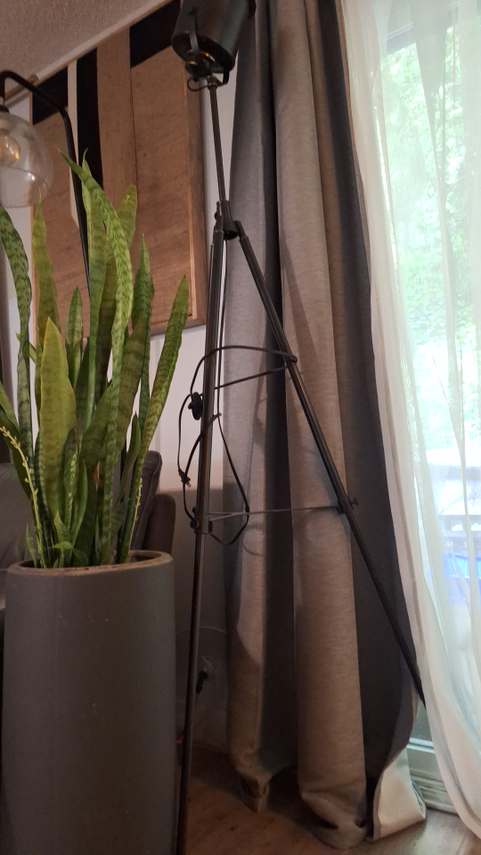 Tripod Floor Lamp adjustable - photo 2