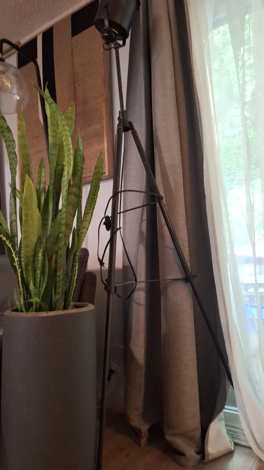 Tripod Floor Lamp adjustable image indicator(2)