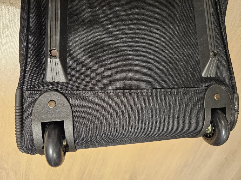 Wilson Excursion Golf Travel Cover with Wheels - Black image indicator(2)