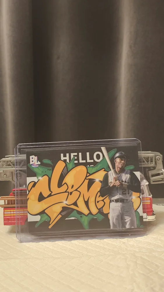 Roberto Clemente Topps Baseball Card thumbnail