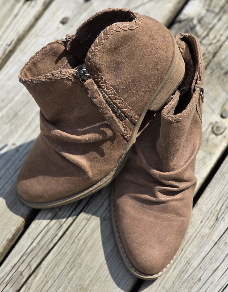 Report Brown Suede Ankle Boots Size 8½ - So cute!