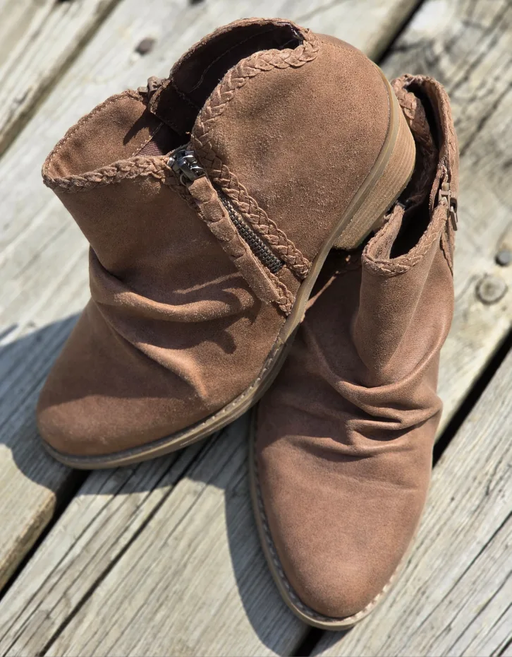 Report Brown Suede Ankle Boots Size 8½ - So cute! thumbnail