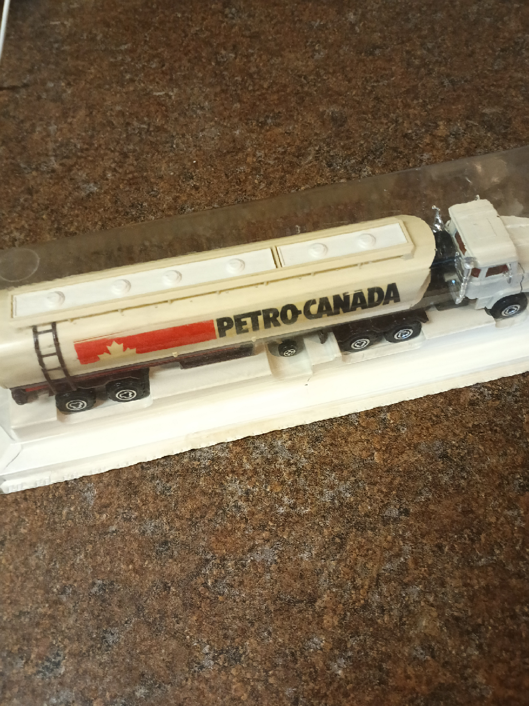 Vintage Petro-Canada Tanker Truck - New in Box! - photo 3