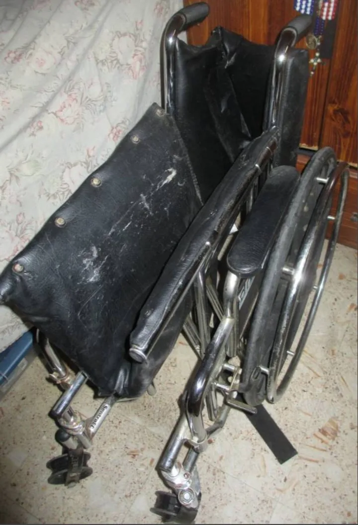 Drive Black Wheelchair Wide 24" Seat image indicator(4)