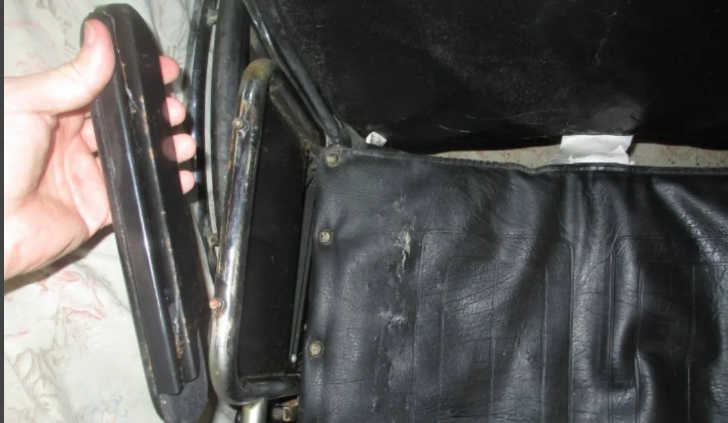 Drive Black Wheelchair Wide 24" Seat image indicator(9)