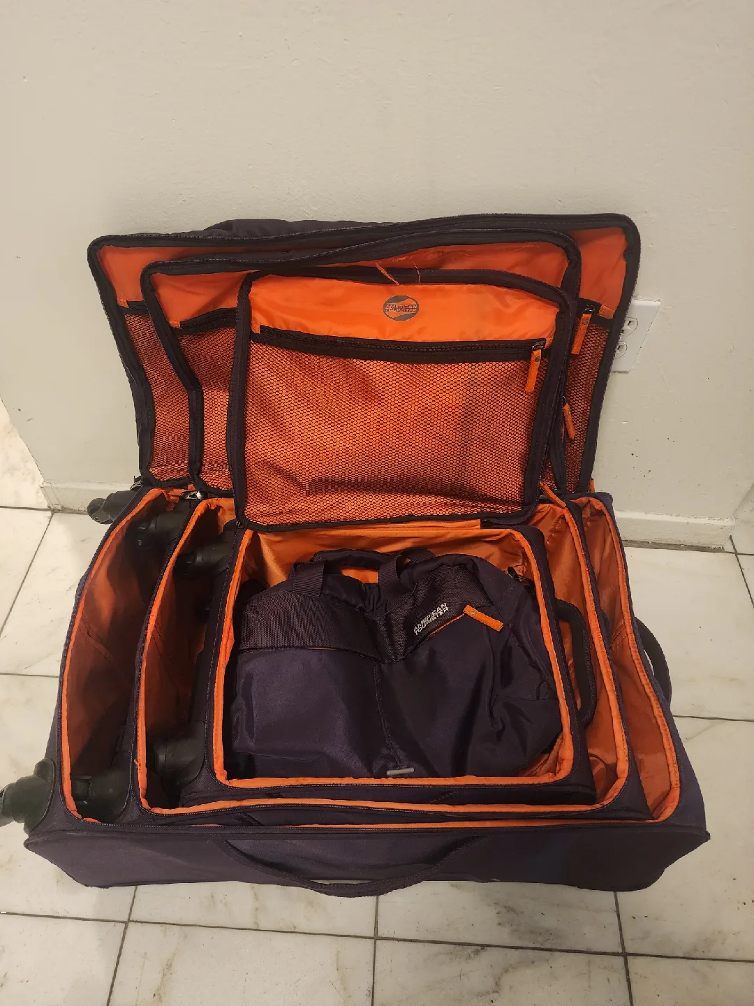 American Tourister Purple Rolling Suitcase image indicator(7)