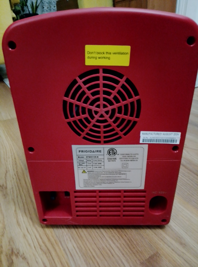 Frigidaire Retro Mini Fridge - Red - photo 4