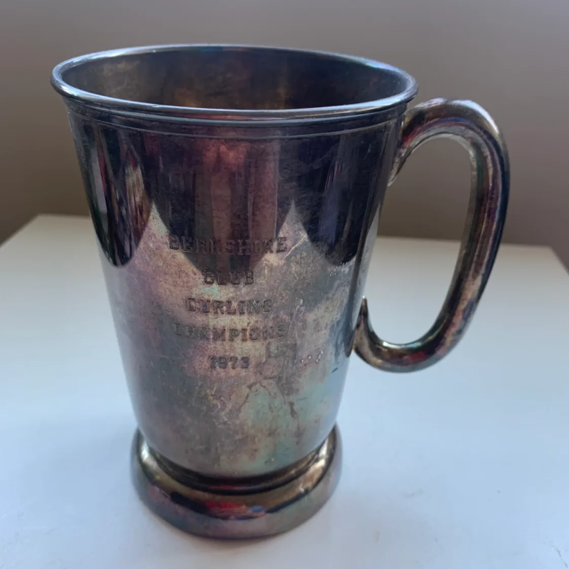 Vintage Molson Golden Award cup (1973 Curling Champions) image indicator(2)