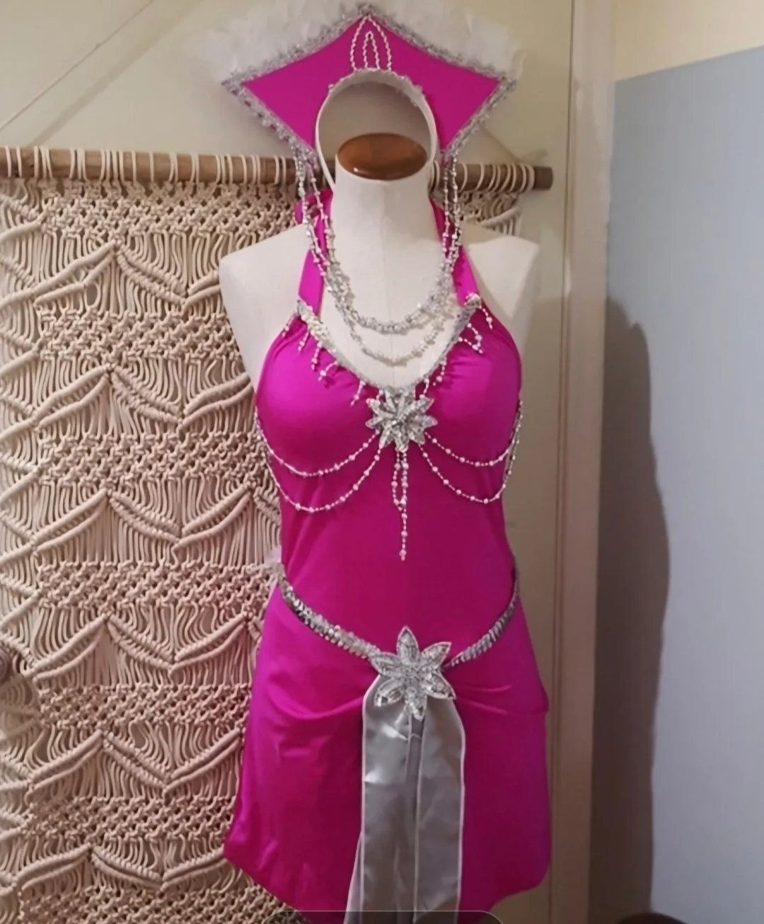 Deluxe Dreamgirl Sin City Showgirl Costume - Size Large image indicator(2)