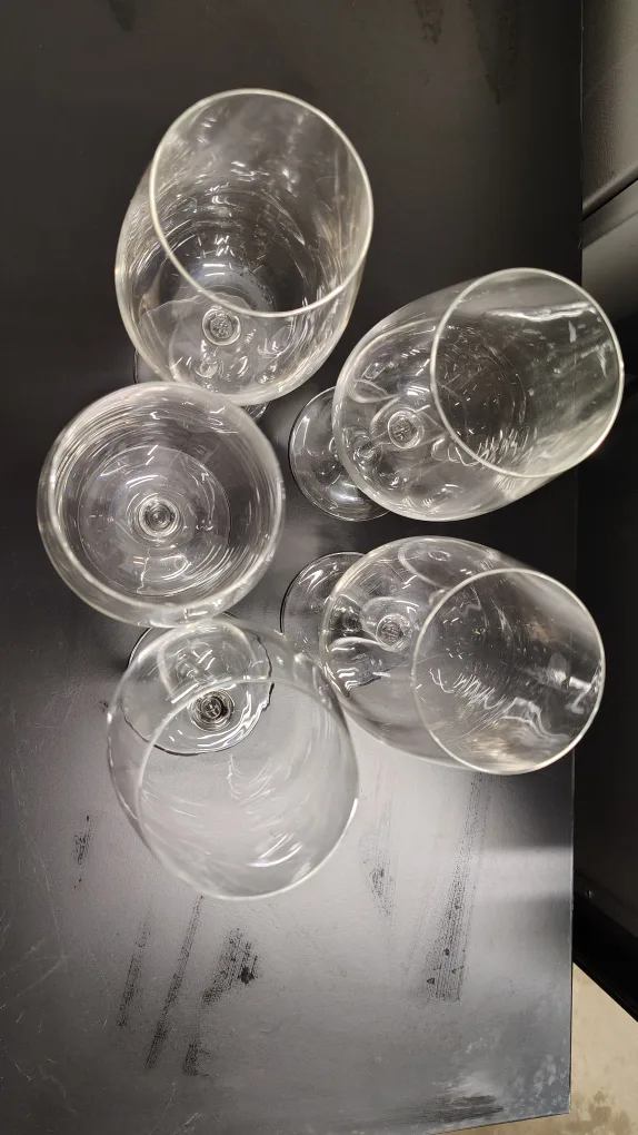 Set of 5 Wine Glasses image indicator(2)