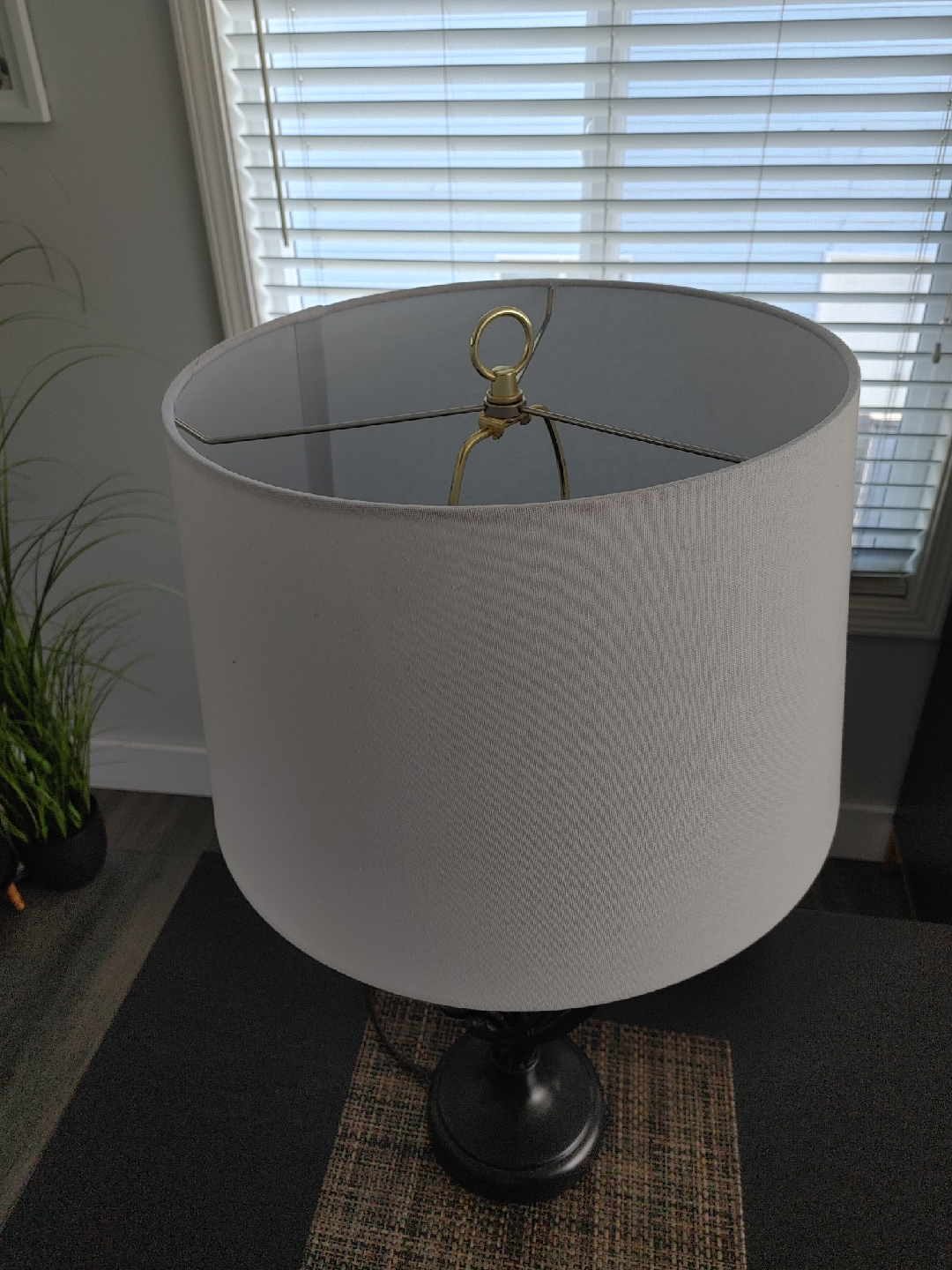 Table Lamp with Black Twisted Base - photo 4