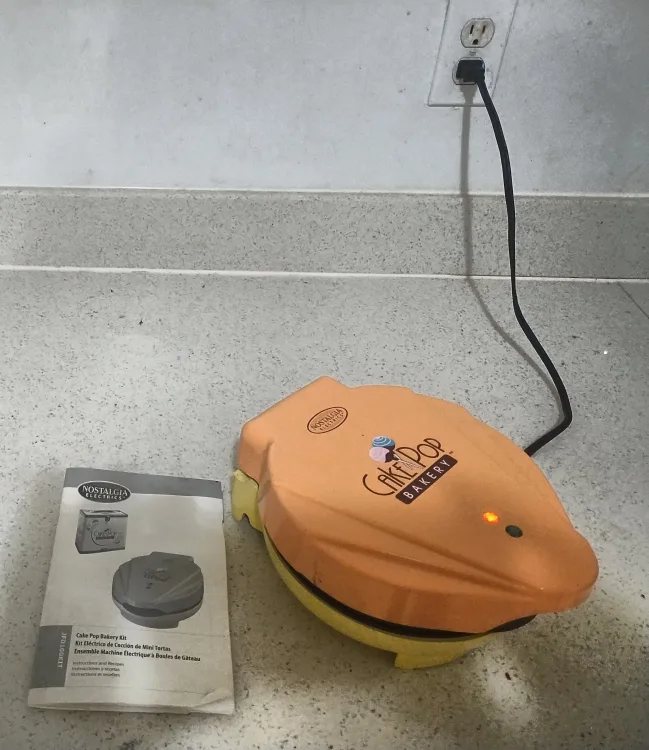 Nostalgia Cake Pop Bakery Kit w/ Tin image indicator(2)