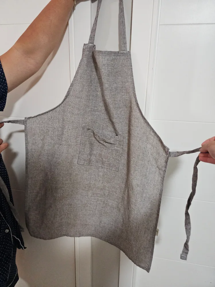 clean, strong aprons 2x for the price thumbnail