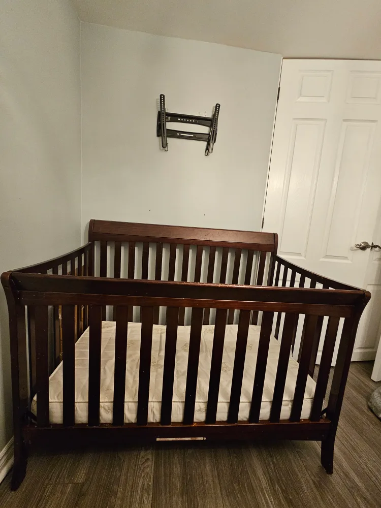 Dark Wood Baby Crib image indicator(2)