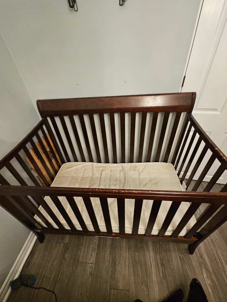 Dark Wood Baby Crib image indicator(3)