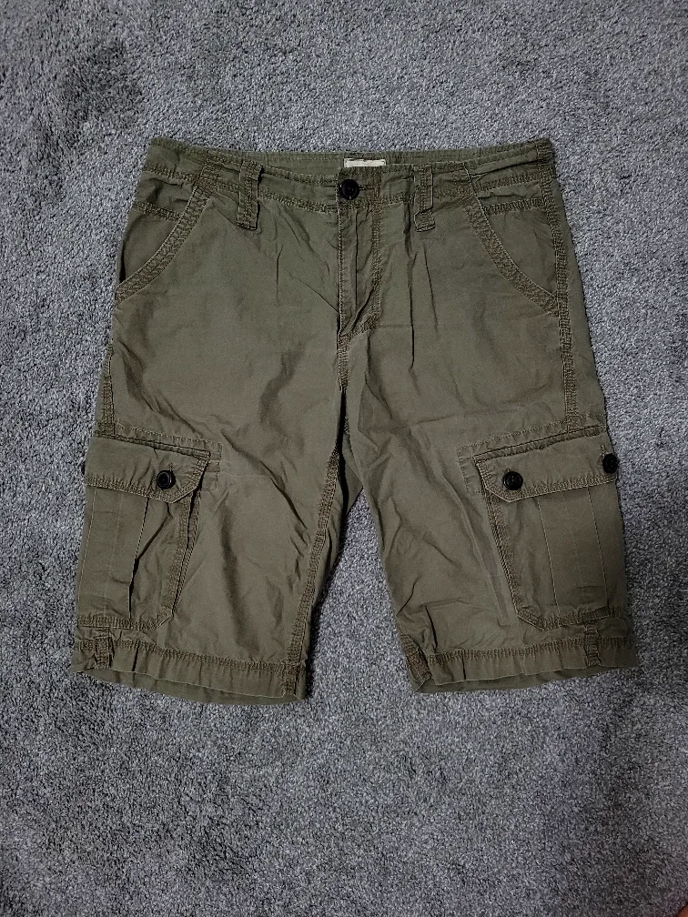 G21 Olive Green Cargo capri Shorts - Size 30 thumbnail