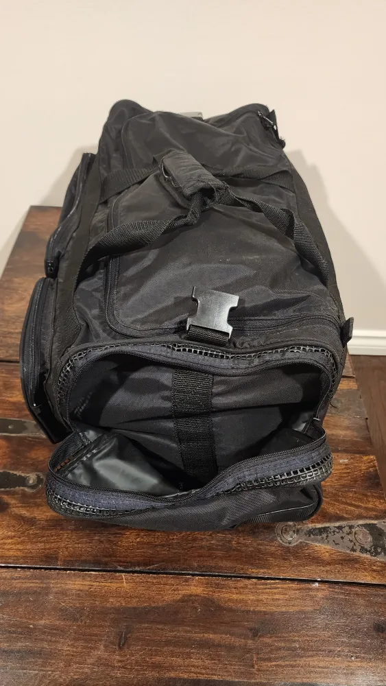 TYR H2O Max Black Swimming Duffel Bag image indicator(2)