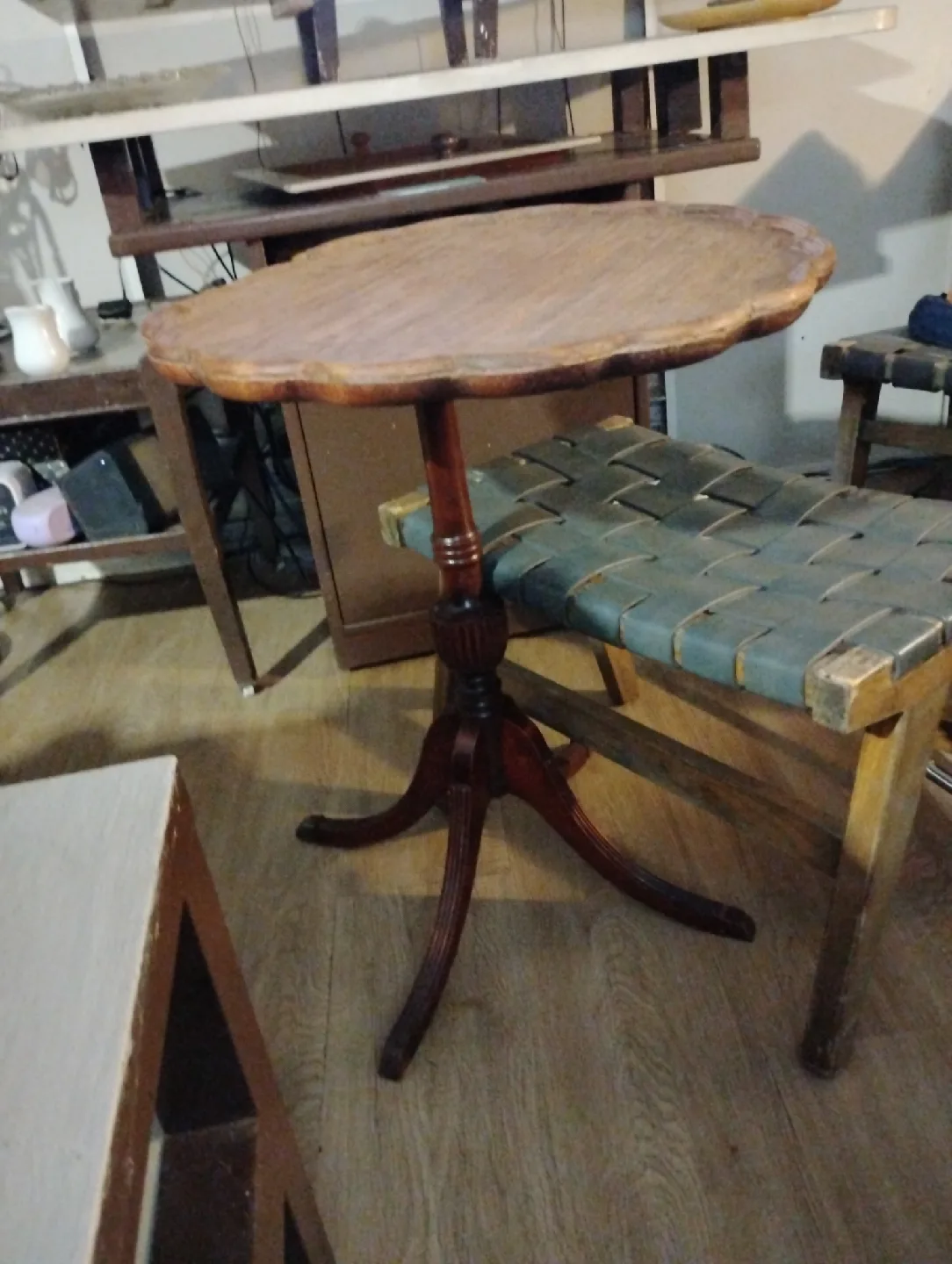 pie crust Victorian table thumbnail
