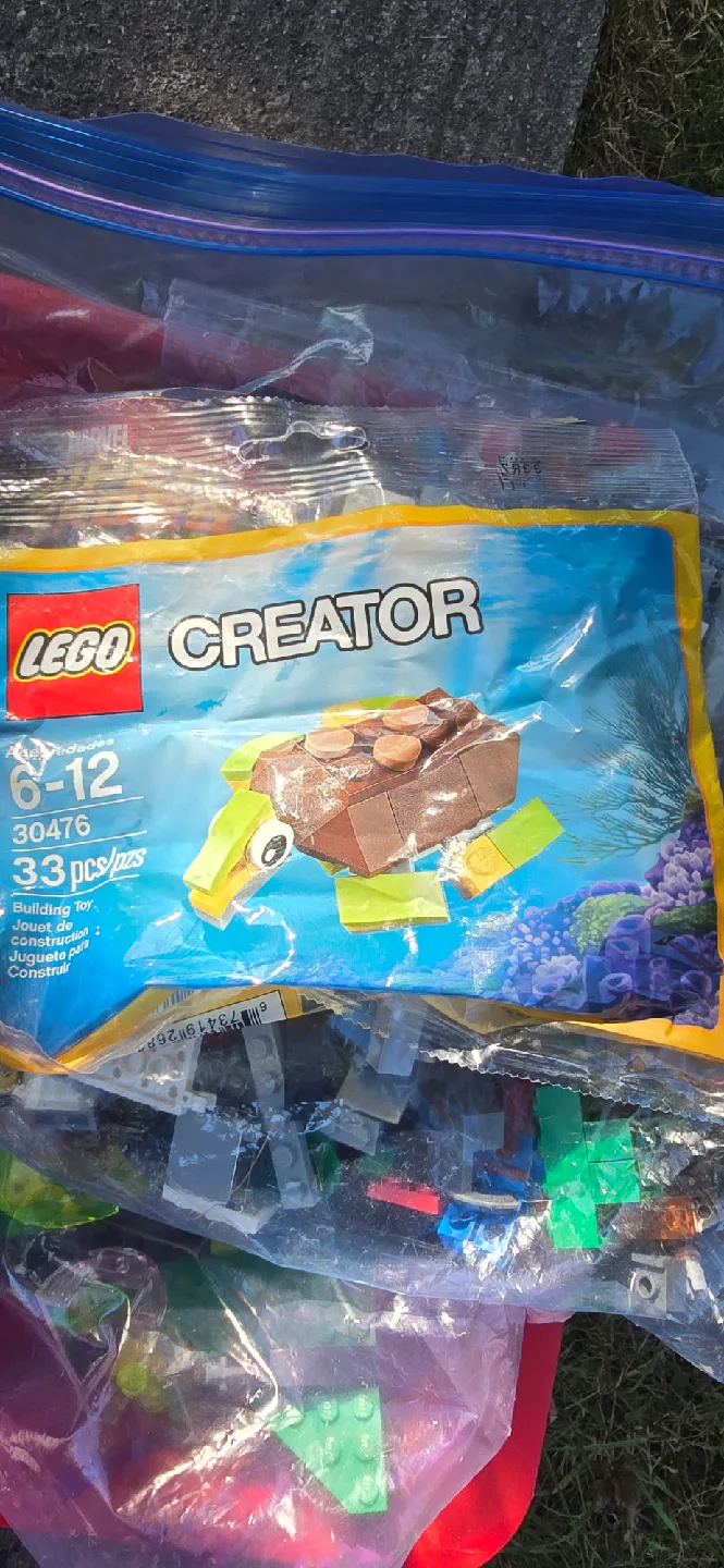 Mixed LEGO Sets & Pieces image indicator(3)