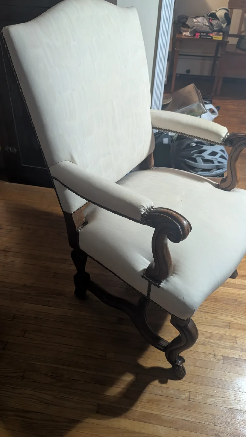 Elegant Chair image indicator(2)