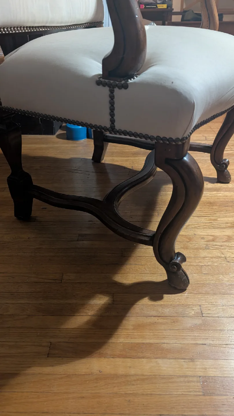 Elegant Chair image indicator(3)