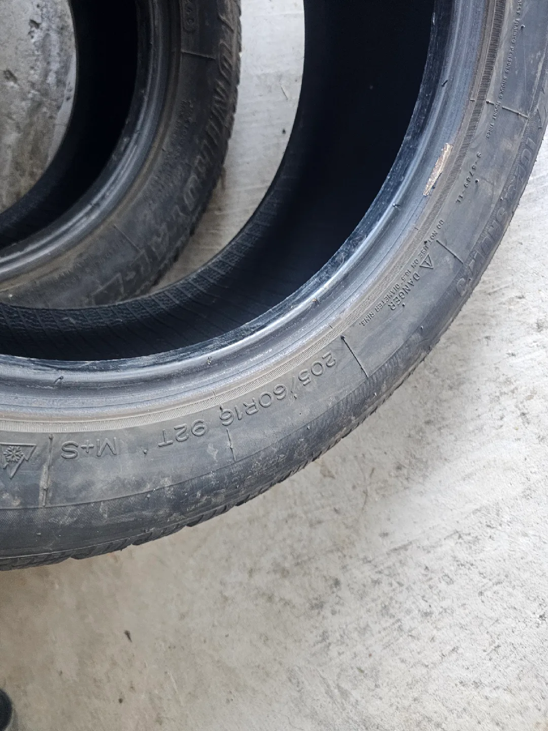 2X205/55/R16 uniroyal tigerpaw 2 winter tires image indicator(3)