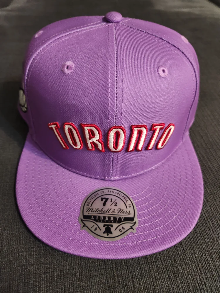 Toronto Raptors Mitchell & Ness Hat - Size 7 1/2 thumbnail