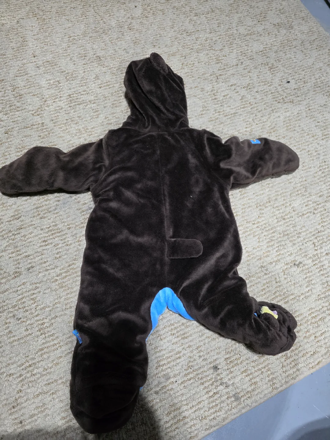 Tigger Onesie. (3 months) image indicator(2)