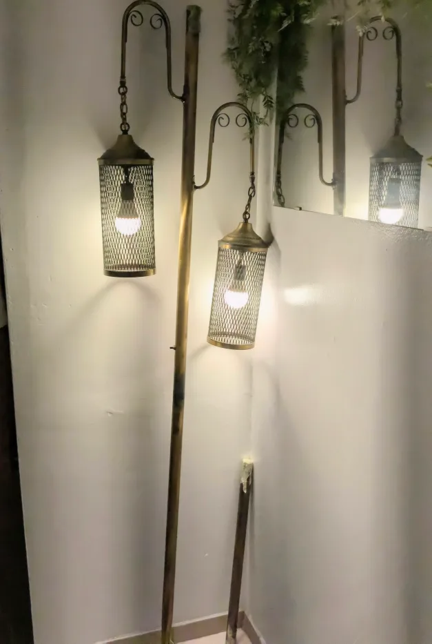 MCM tension pole lamp thumbnail