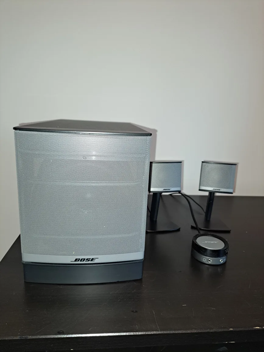 Bose Companion 3 Series II Multimedia Speaker System thumbnail