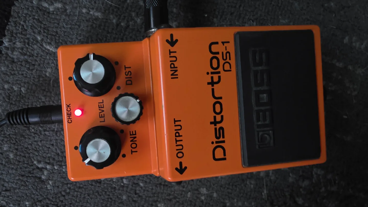 boss ds1 distortion pedal image indicator(2)