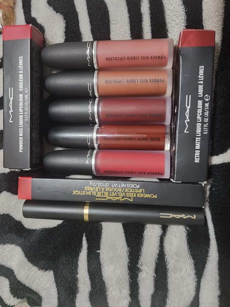 MAC Lipsticks - Powder Kiss & Retro Matte image indicator(2)