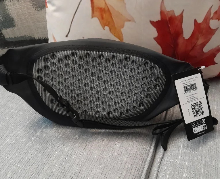 Arc'teryx Granite Crossbody Bag - Black image indicator(2)